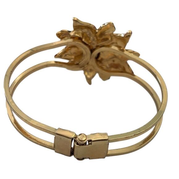 Macy’s Holiday Lane Gold Enameled Poinsettia Christmas Bangle Bracelet NIB - Picture 6 of 6